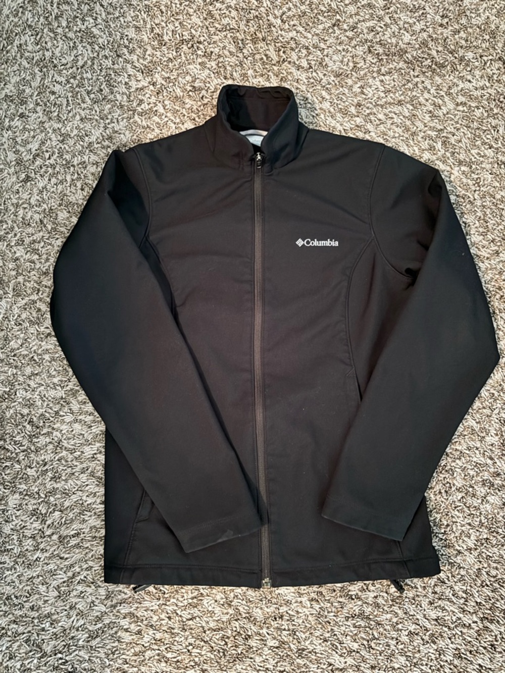 Columbia Women’s Black Full-Zip Softshell Jacket